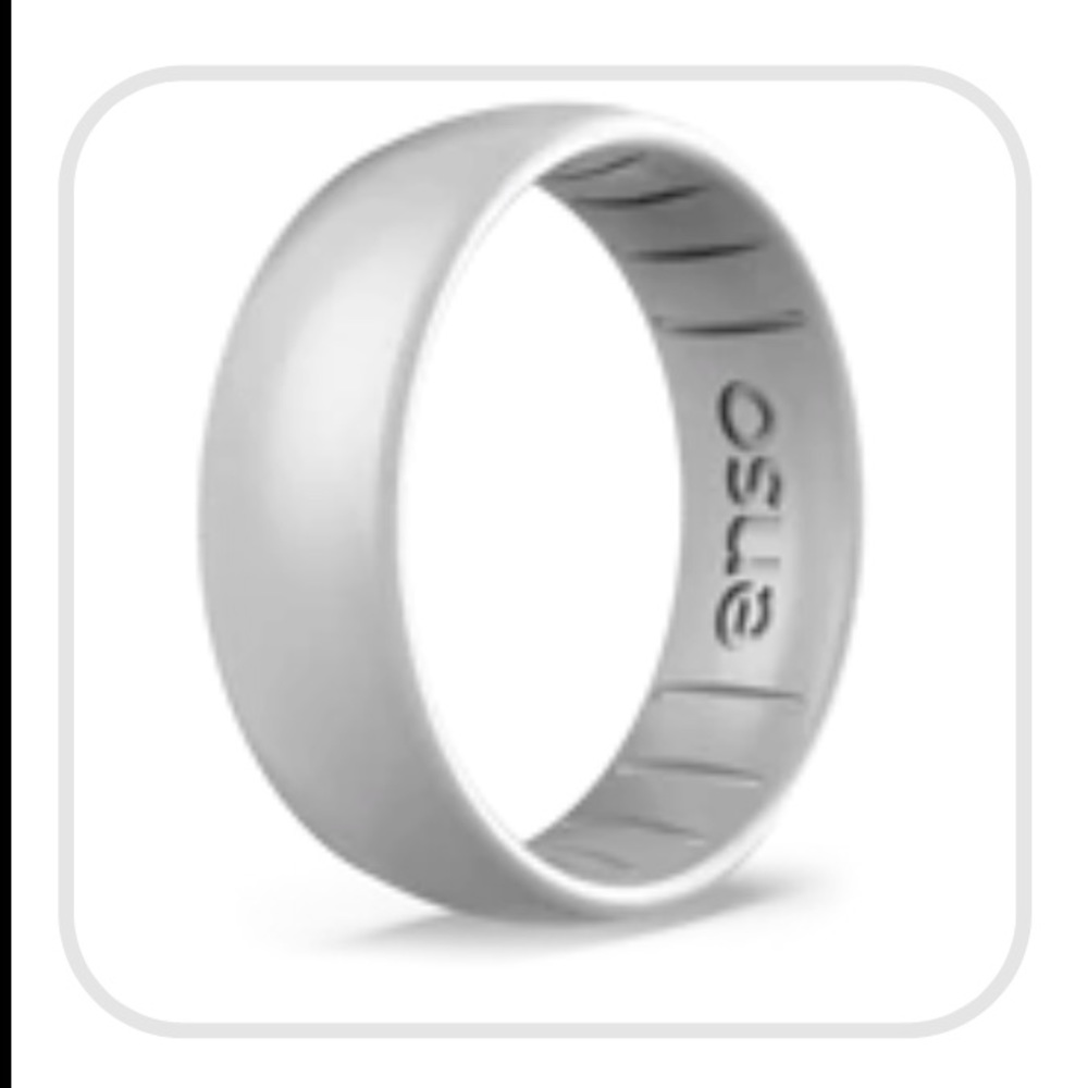 New Enso ring size 9 in silver.